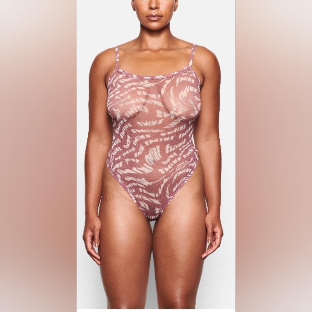 Skims Kim Kardashian Raspberry Swirl Summer Mesh Bodysuit Thong
